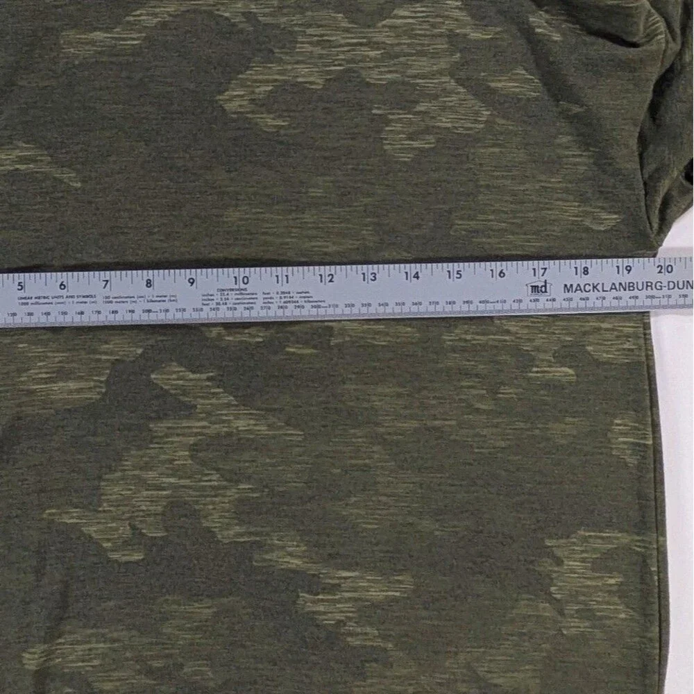Avia Women's XS Green Gray Camouflage Long Sleeve Pullover Activewear T-Shirt